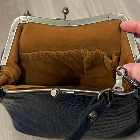 Patricia Nash Laureana Blue Croc
Embossed Purse Frame Chain
Strap - EUC - Picture 7 of 12